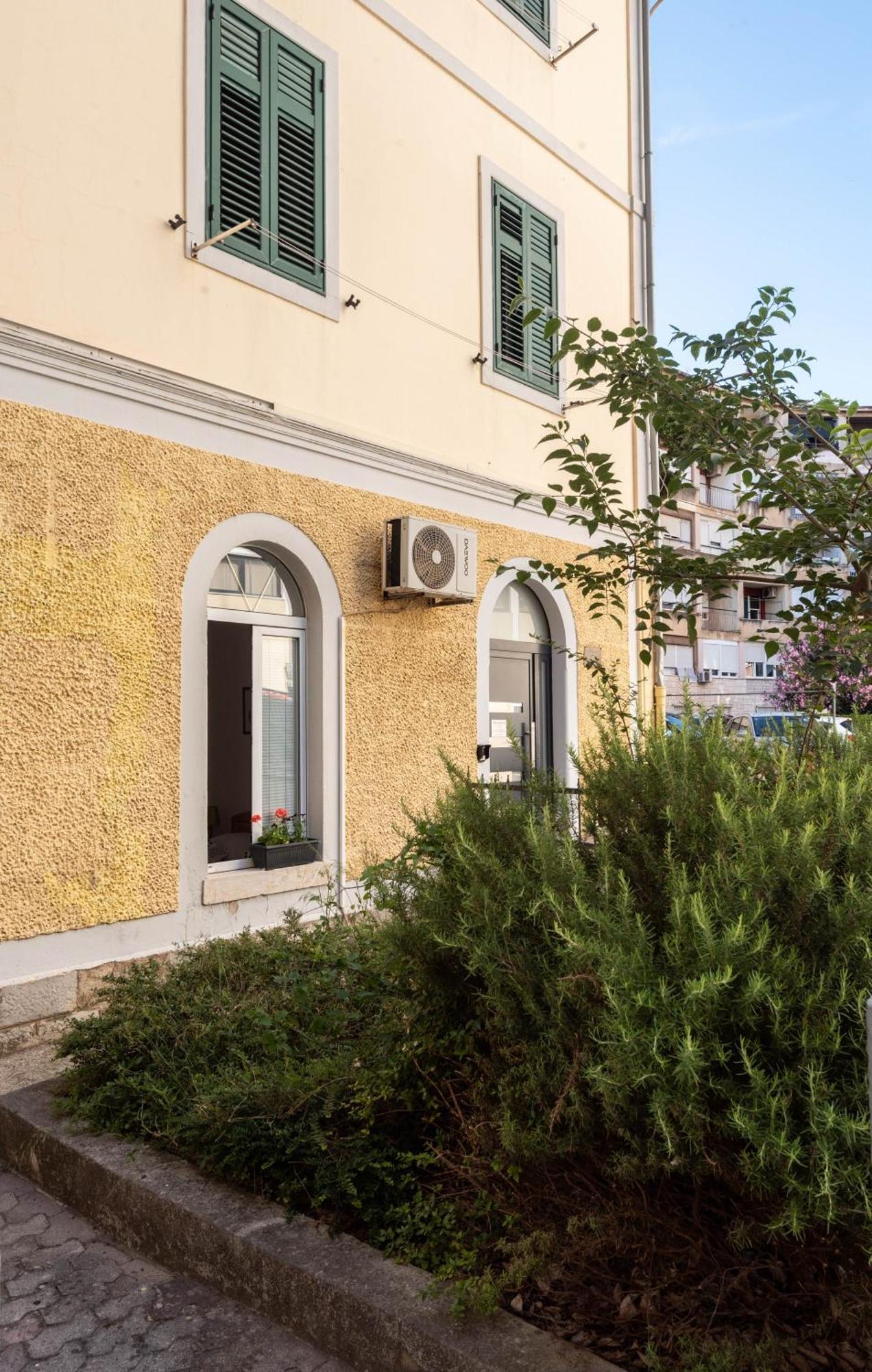 Ferienwohnung Apartman Kata Split Exterior foto